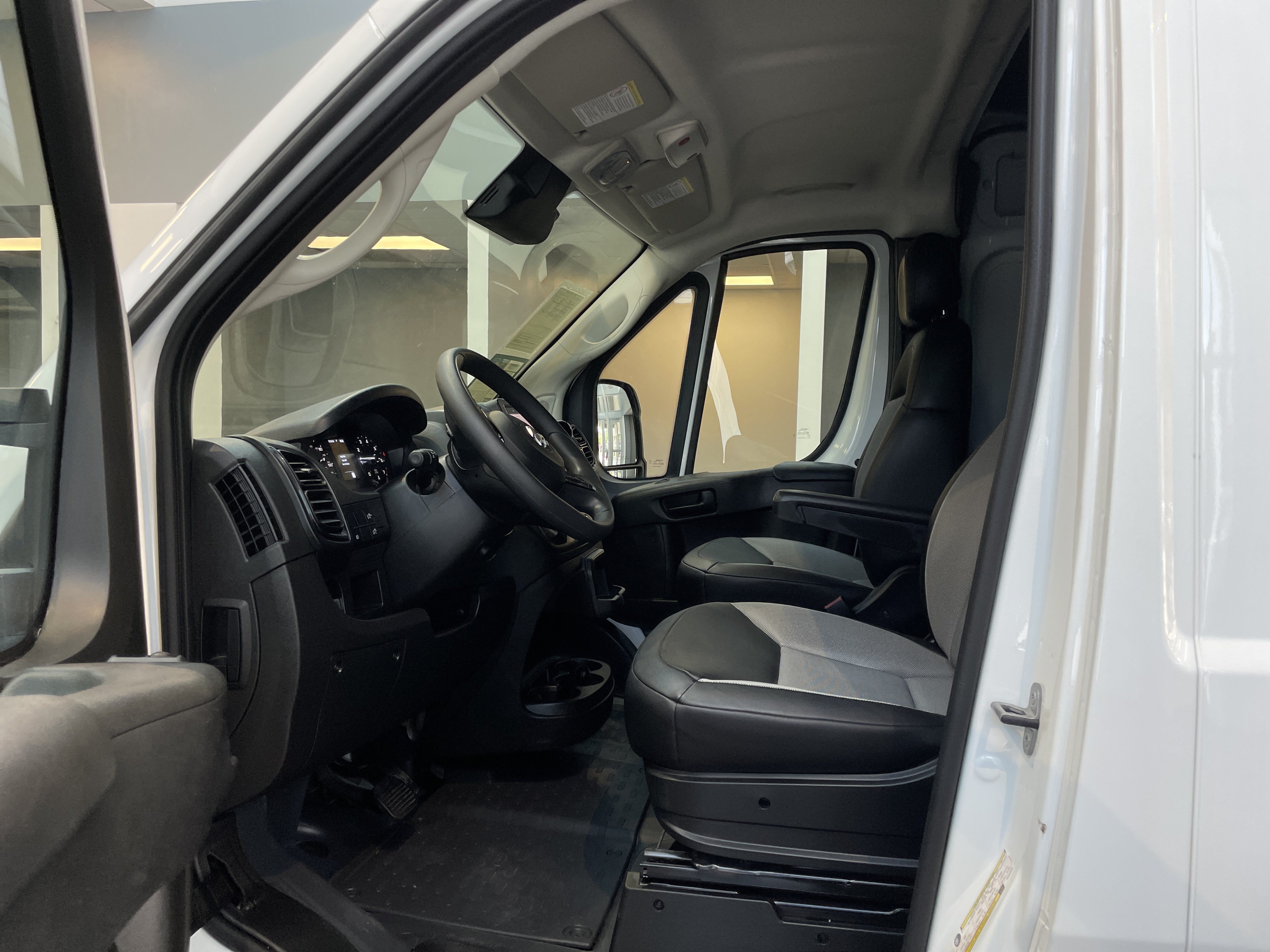 Used 2026 RAM ProMaster 2500 w/ Convenience Group FWD image 17