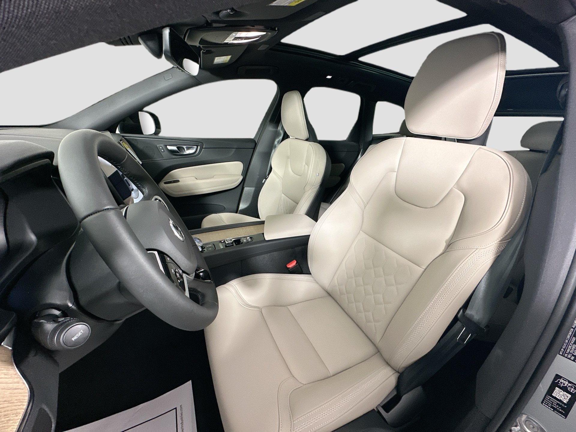 New 2026 Volvo XC60 B5 Plus w/ Protection Package Premier AWD/4WD image 22