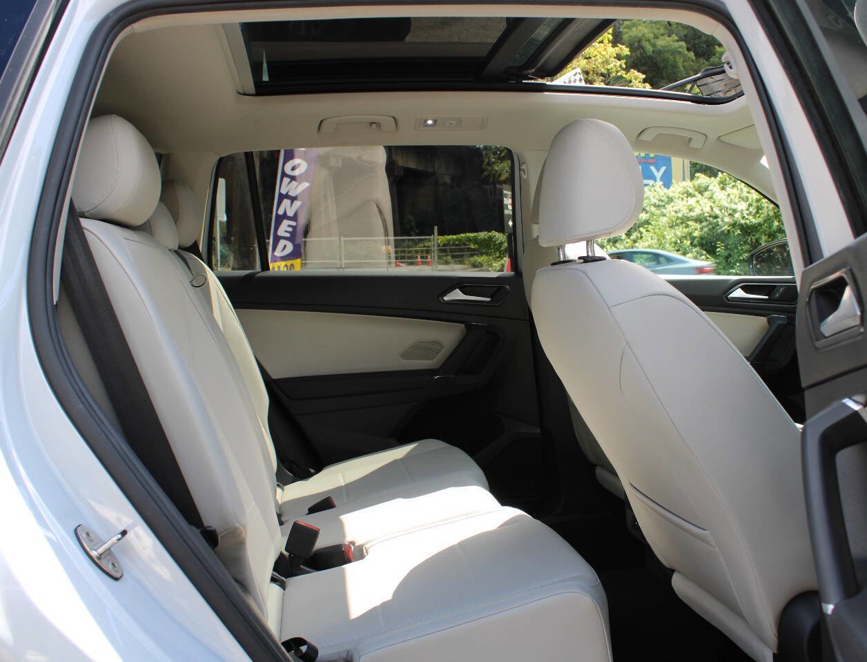 Used 2018 Volkswagen Tiguan SE AWD/4WD image 33