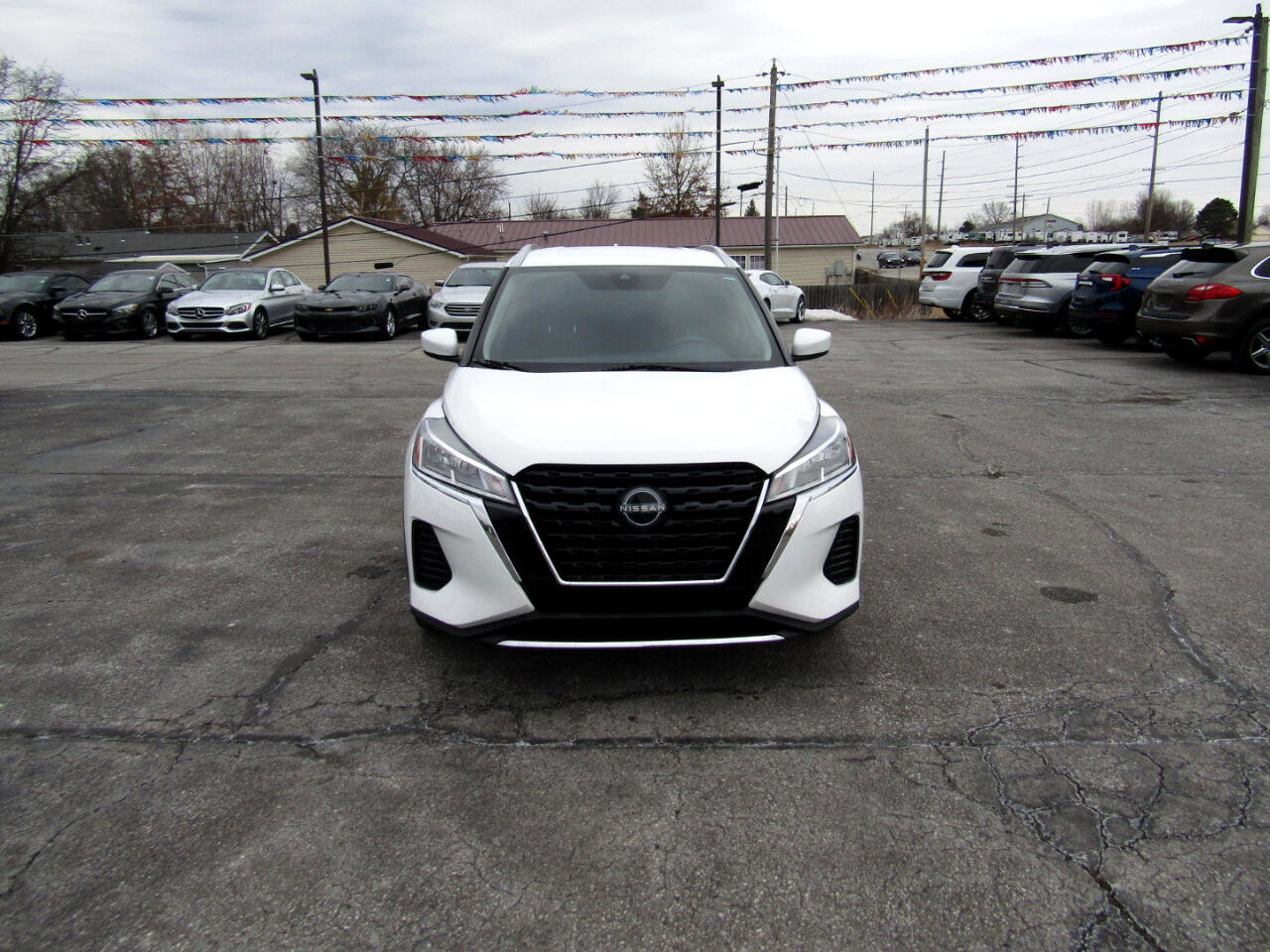 Used 2022 Nissan Kicks SV image 2