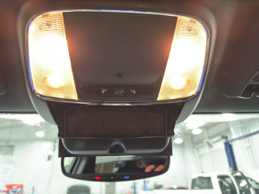 Used 2019 Jeep Grand Cherokee Laredo w/ Laredo X Package image 22