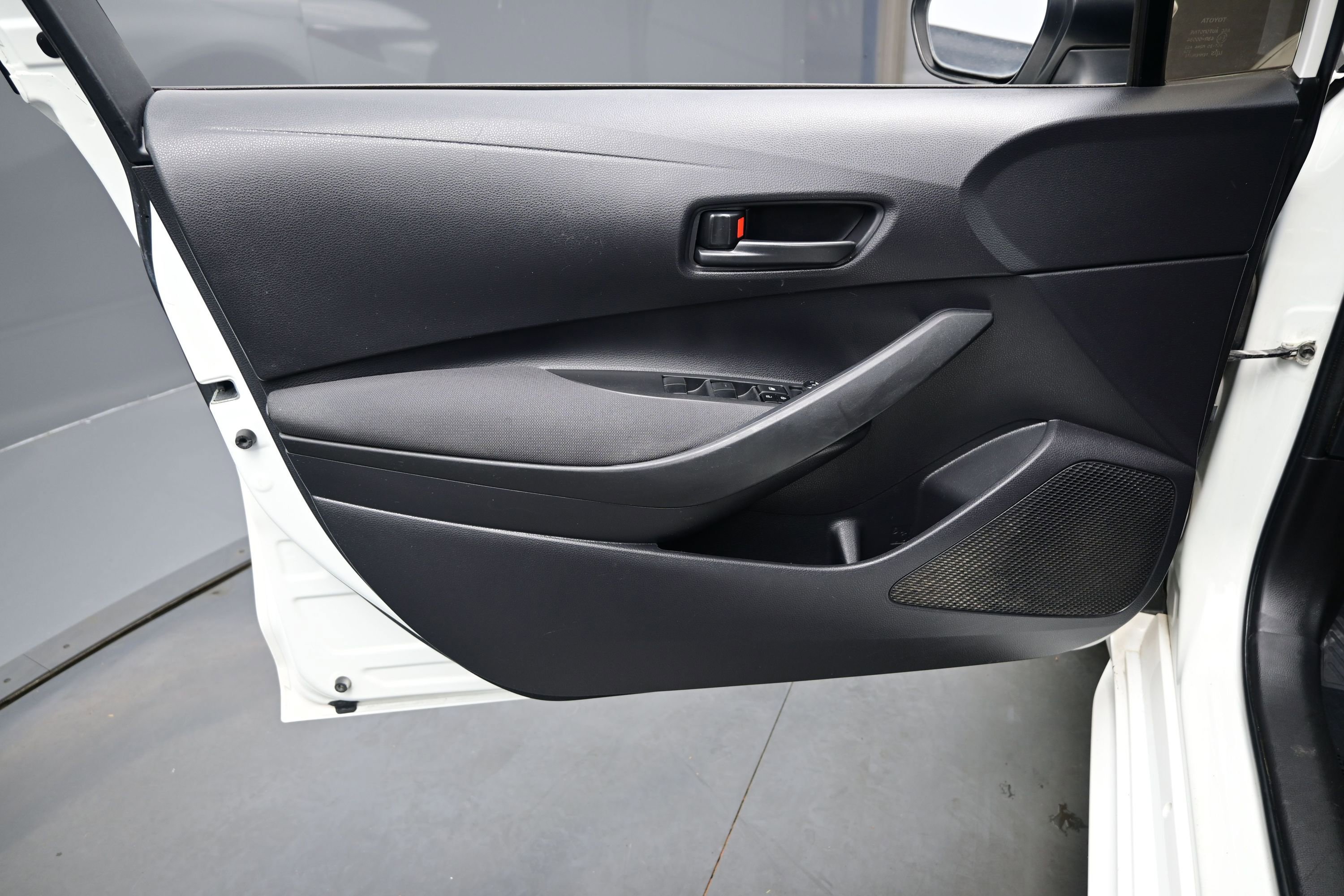 Used 2022 Toyota Corolla LE FWD image 9