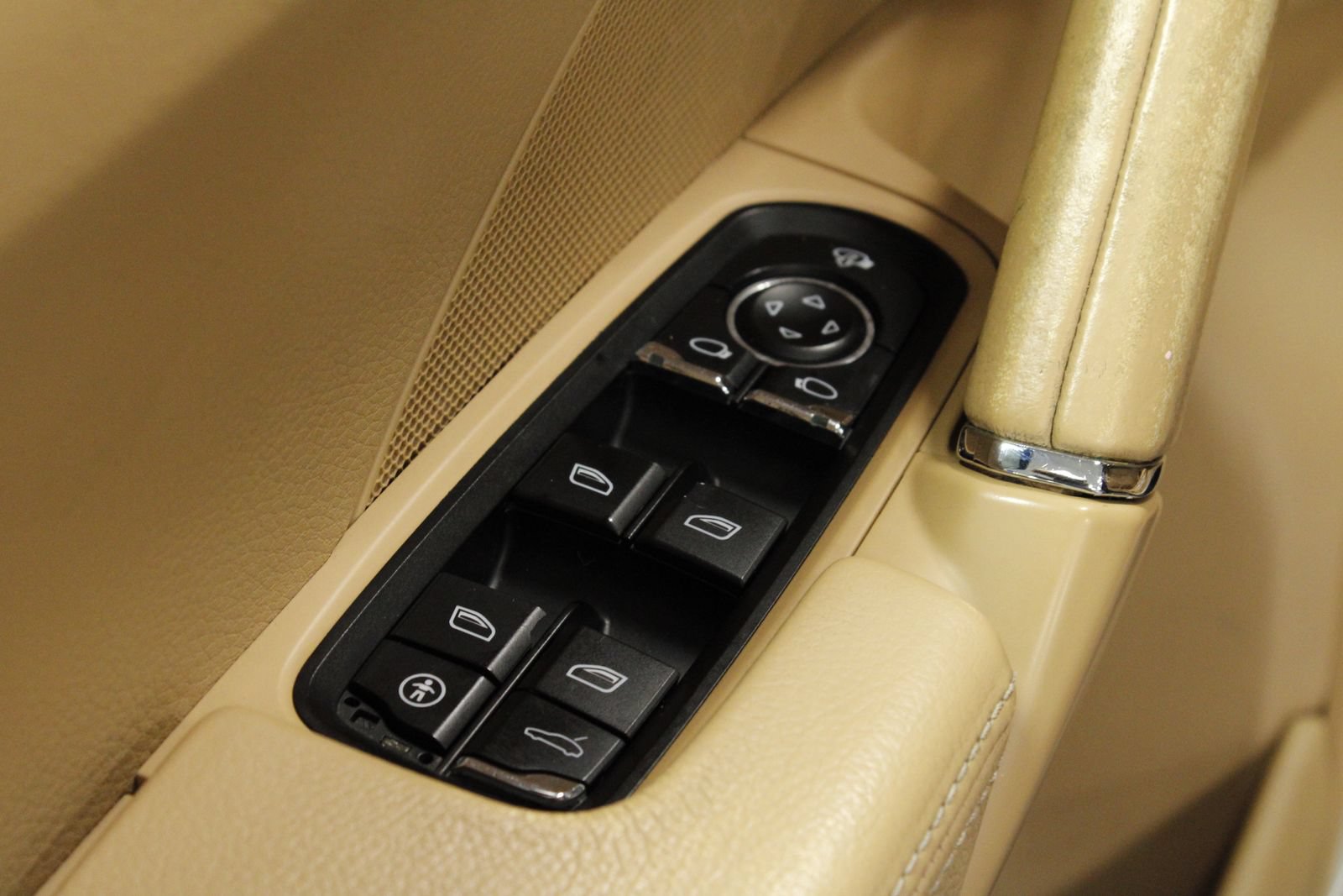 Used 2011 Porsche Cayenne S AWD/4WD image 32