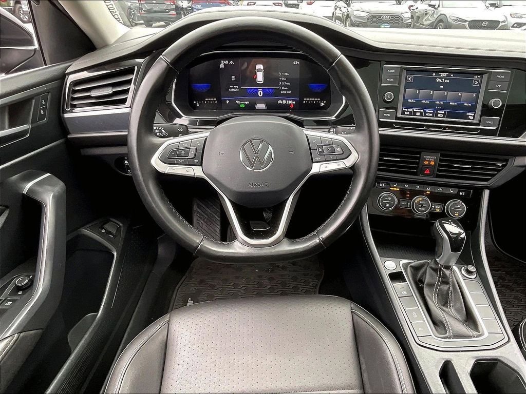 Used 2023 Volkswagen Jetta SE FWD image 16