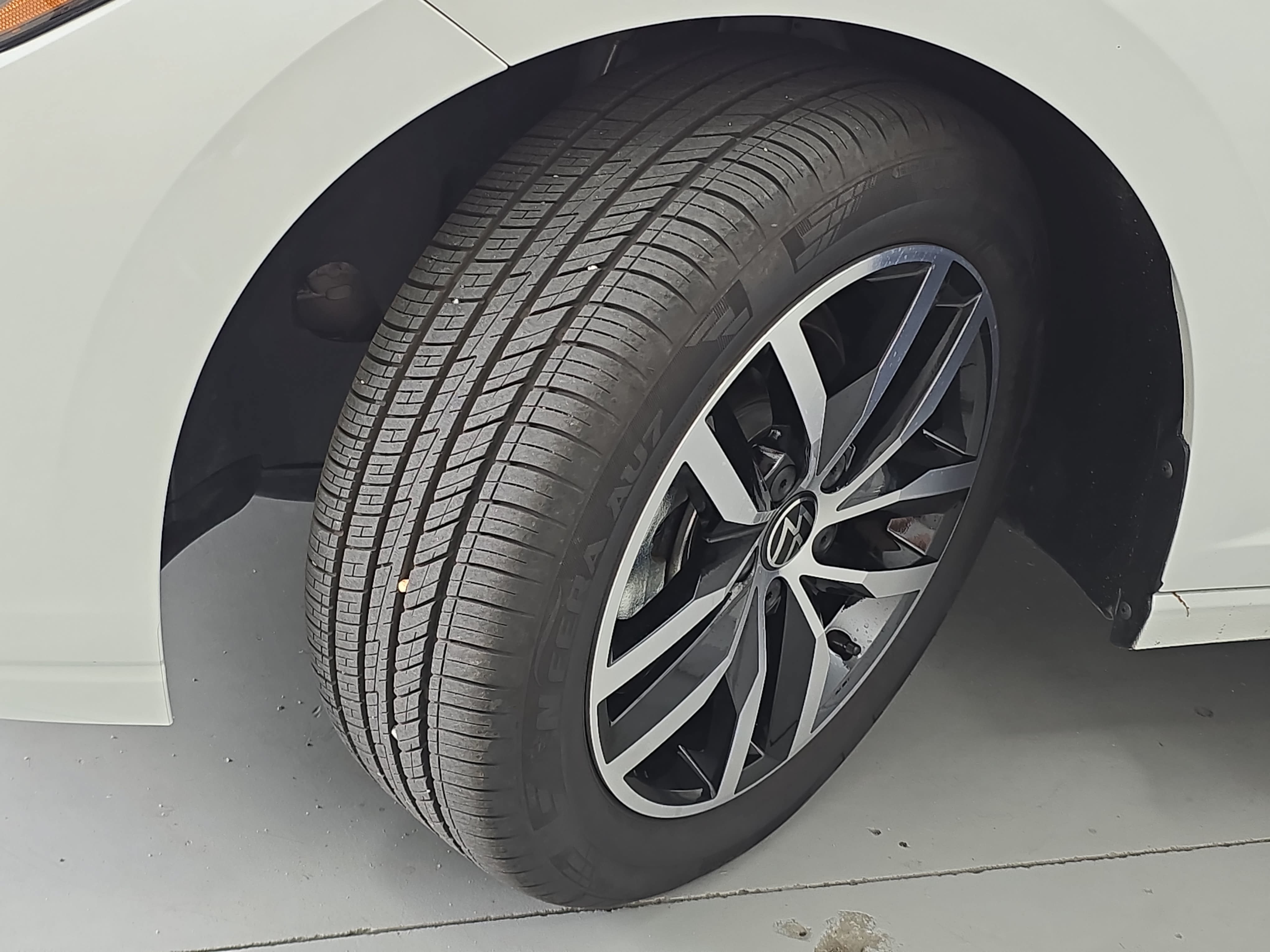 Certified 2025 Volkswagen Jetta SE w/ Sunroof Package FWD image 32
