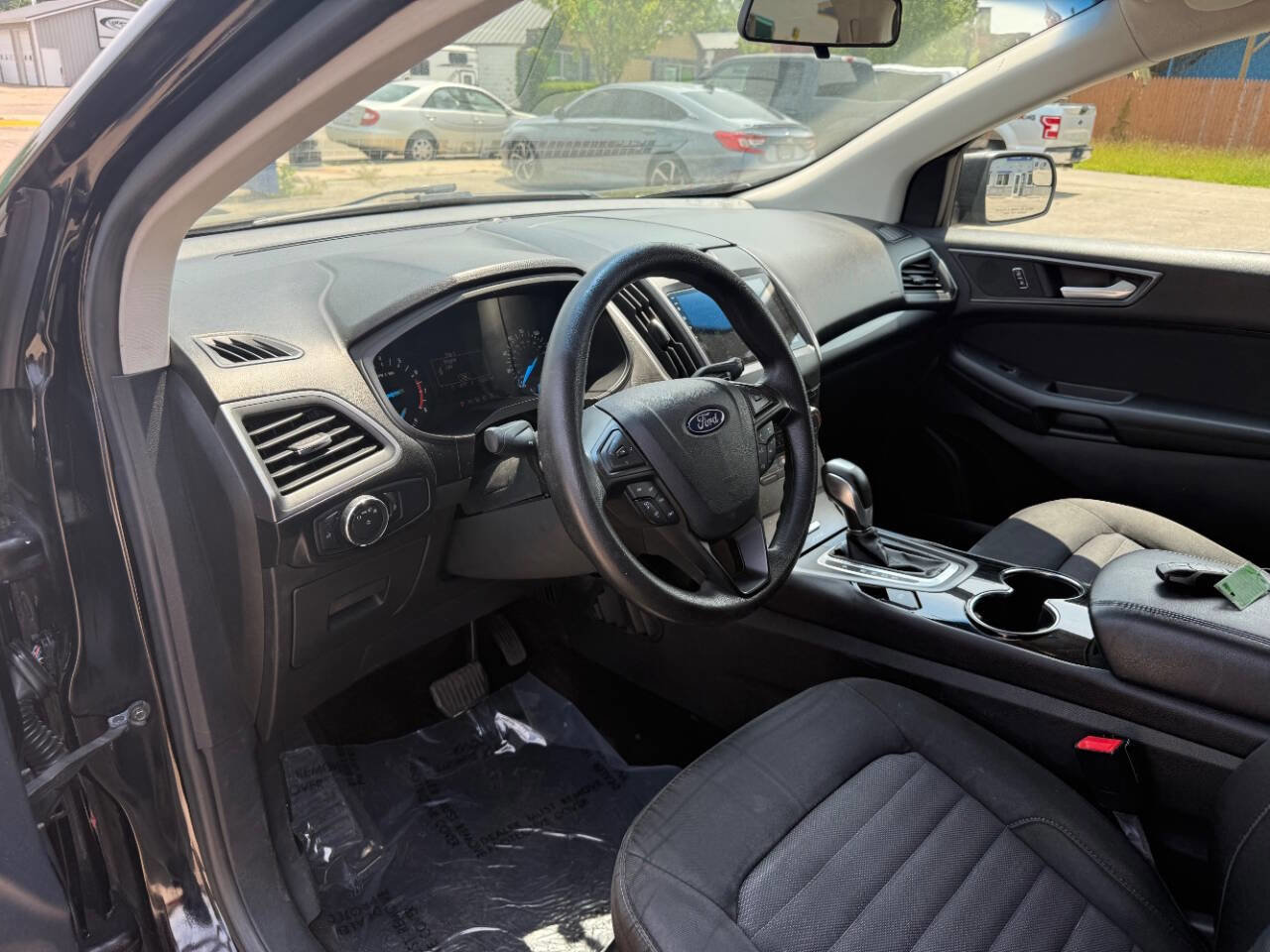 Used 2016 Ford Edge SE image 11