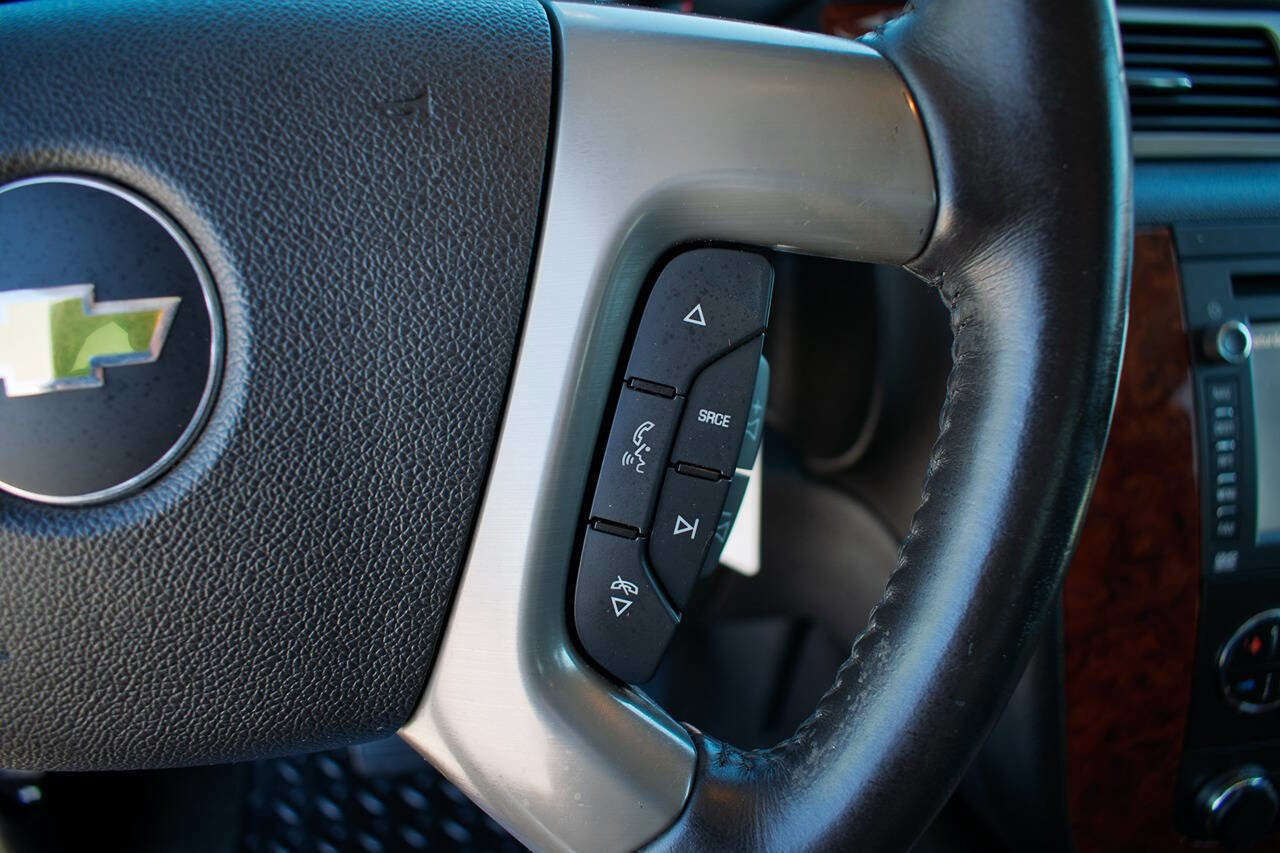 Used 2013 Chevrolet Avalanche LTZ image 20