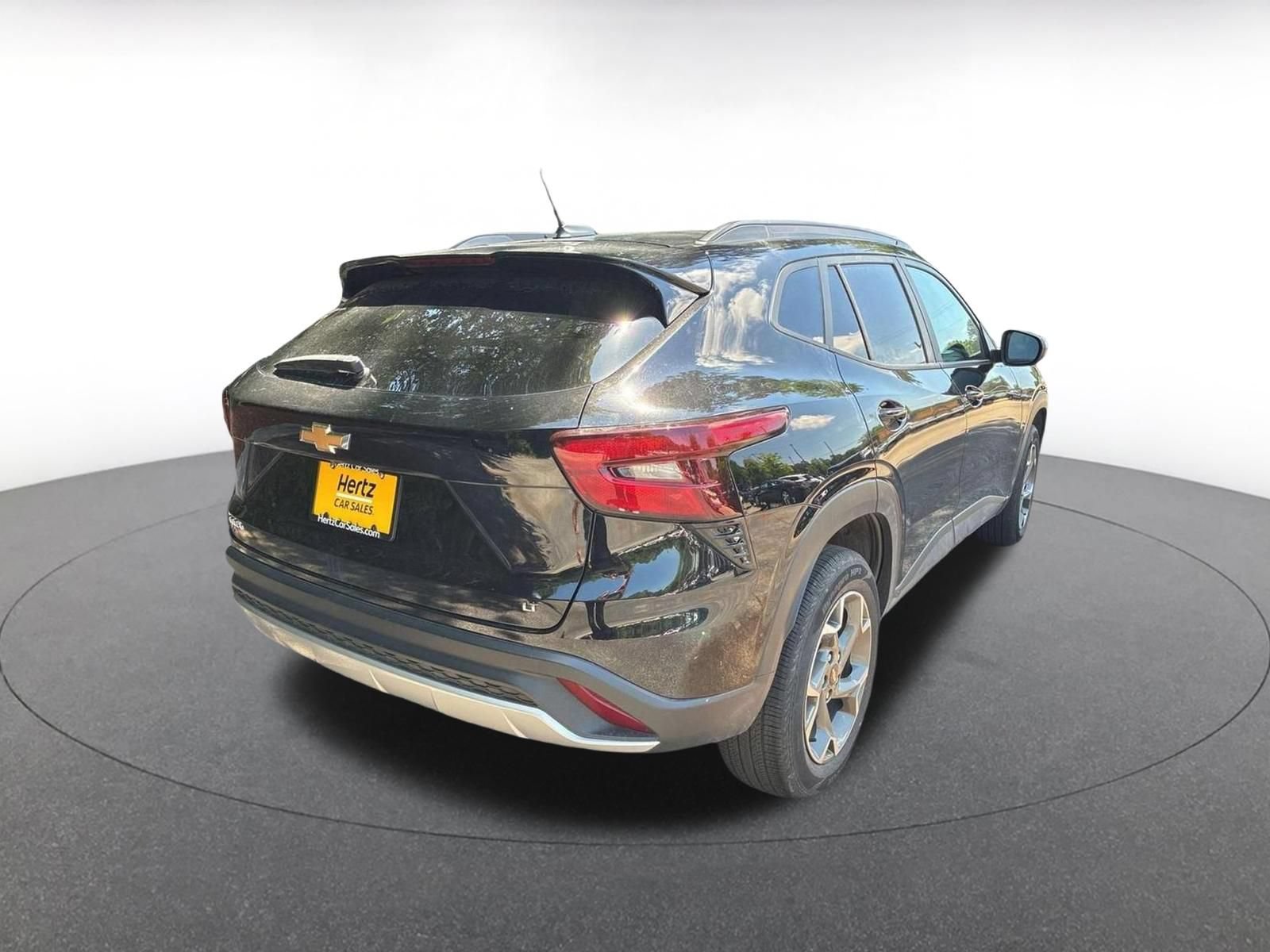 Used 2025 Chevrolet Trax LT FWD image 7