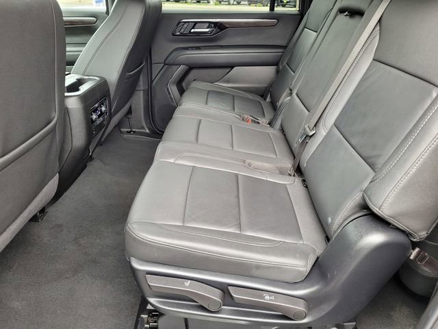 Used 2025 Chevrolet Suburban Z71 image 18