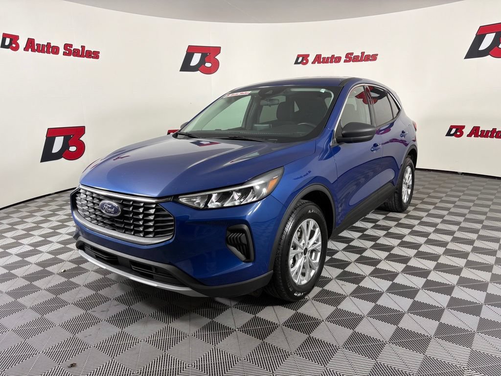 Used 2023 Ford Escape Active AWD/4WD image 2