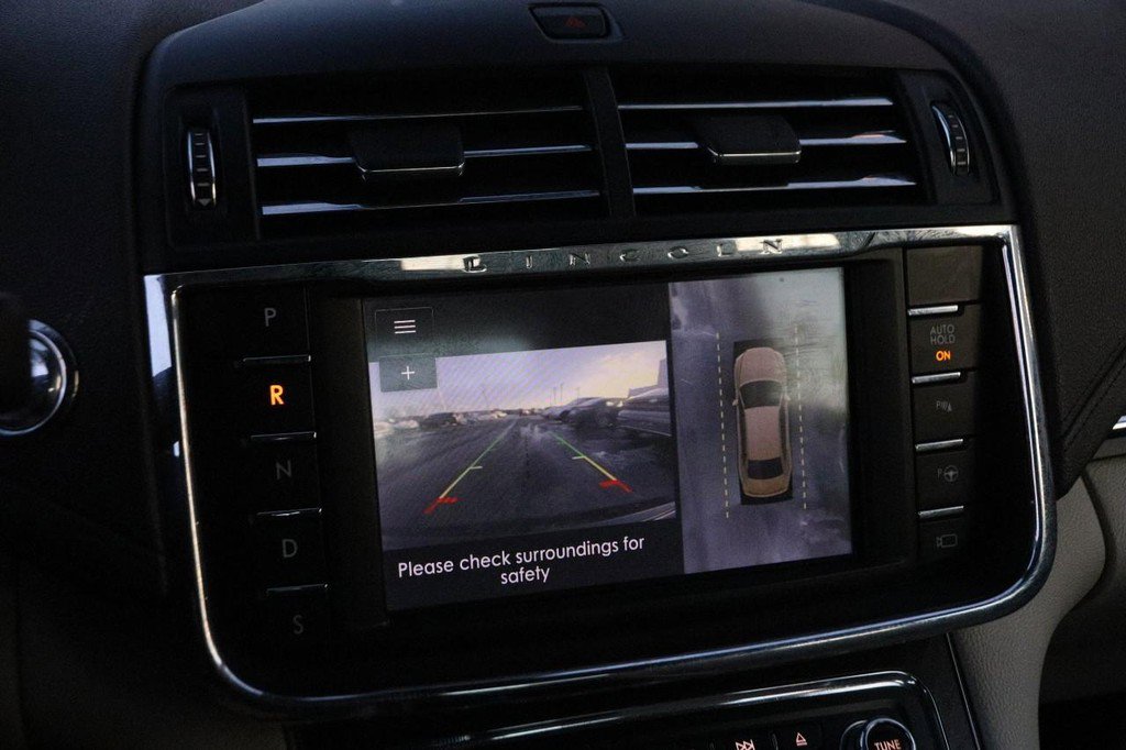 Used 2020 Lincoln Continental Reserve w/ Luxury Package image 17