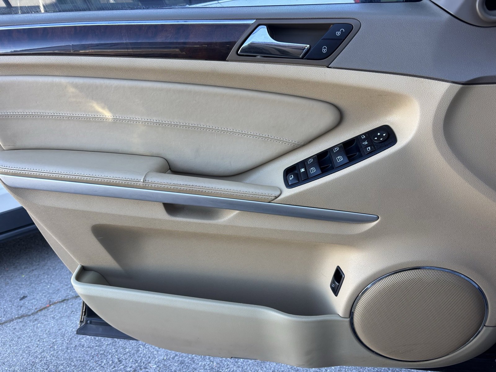 Used 2011 Mercedes-Benz GL 550 4MATIC image 15