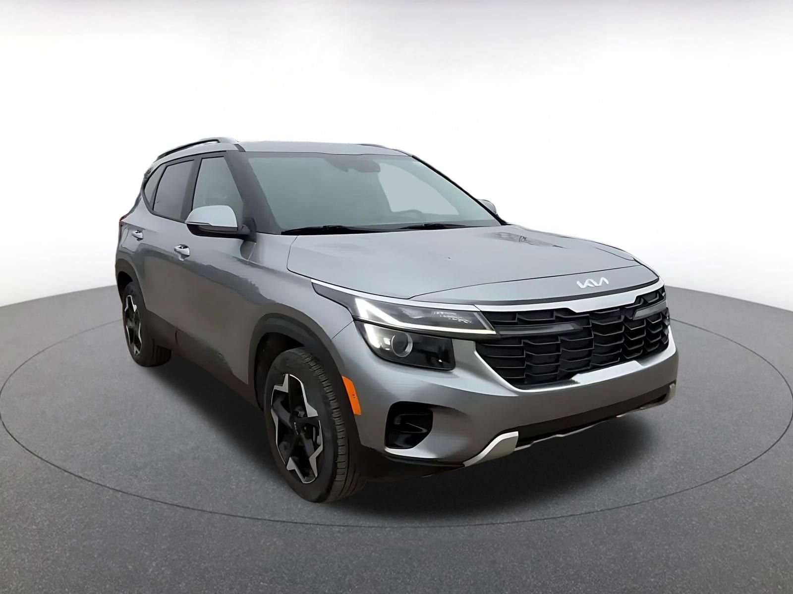 Used 2025 Kia Seltos S FWD image 3
