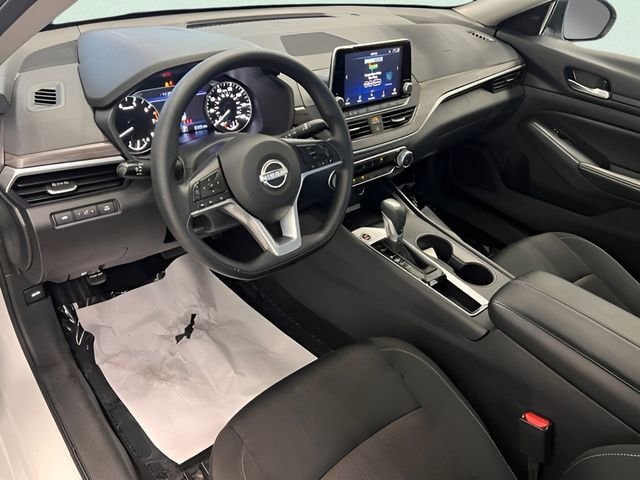 Used 2025 Nissan Altima 2.5 SV FWD image 16