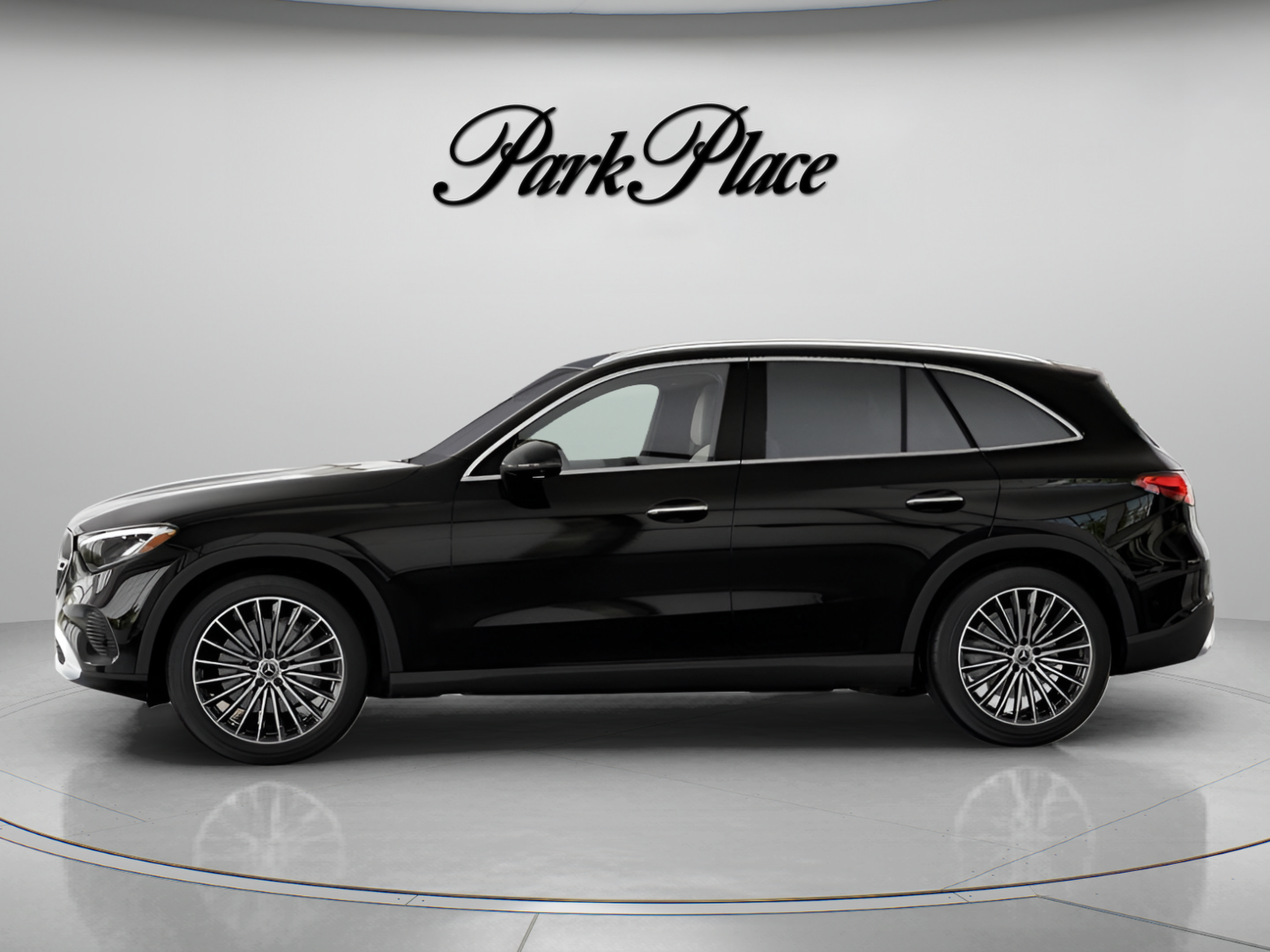 Used 2026 Mercedes-Benz GLC 300 4MATIC image 4