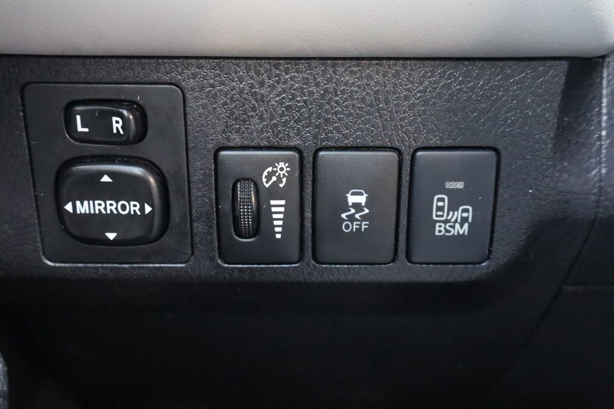 Used 2014 Toyota RAV4 Limited w/ Technology Package image 29