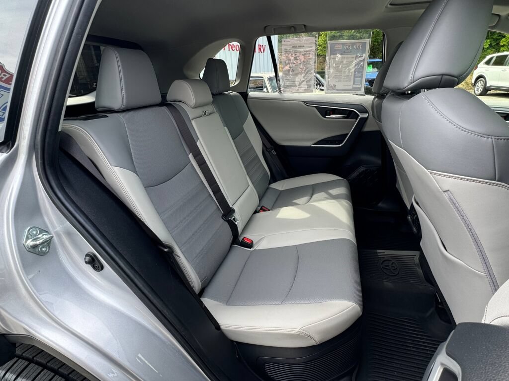 Used 2022 Toyota RAV4 Limited AWD/4WD image 18