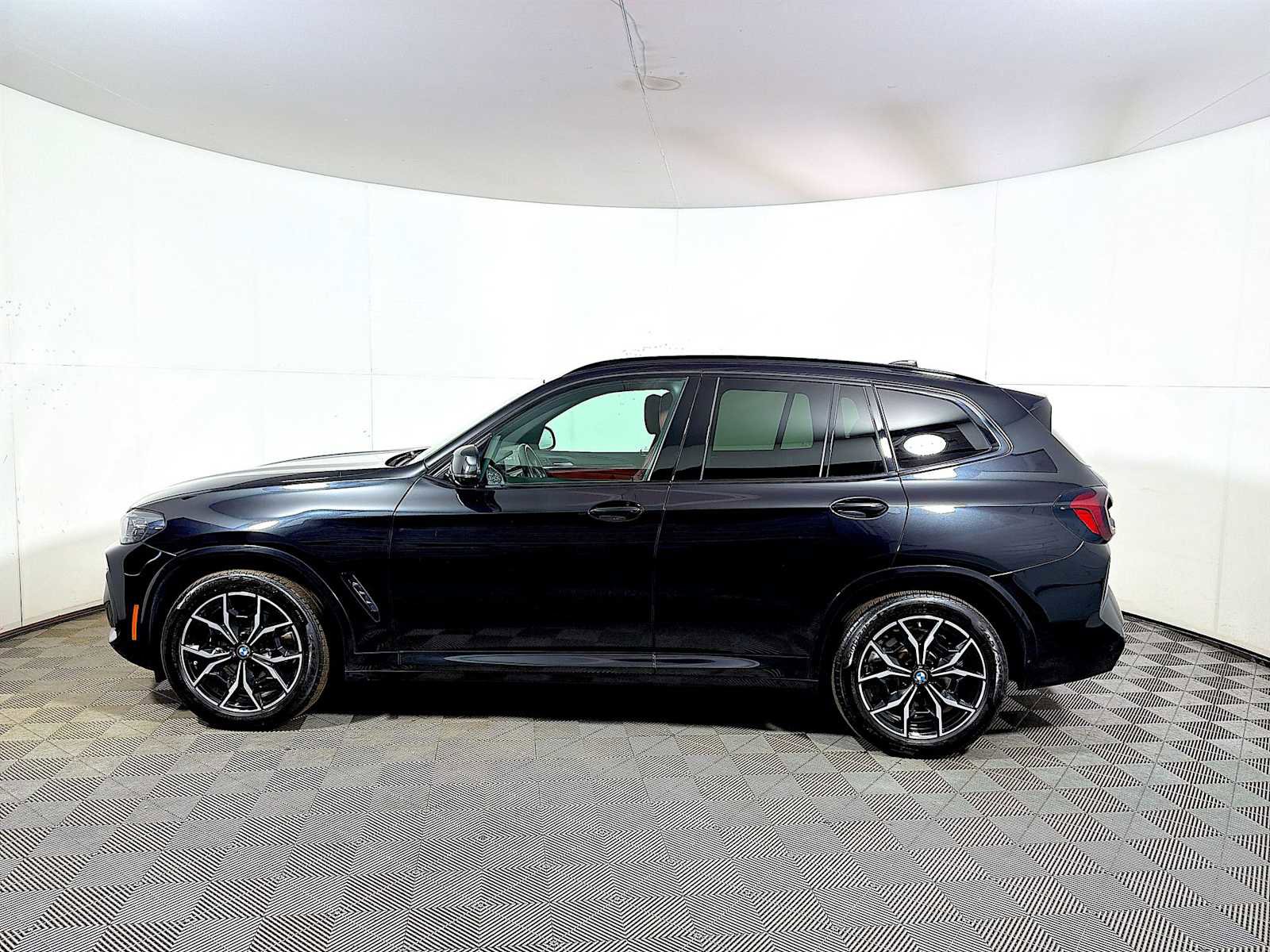 Certified 2023 BMW X3 xDrive30i w/ M Sport Package AWD/4WD image 4