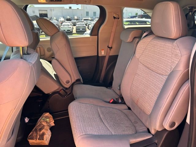 Used 2023 Toyota Sienna LE FWD image 6