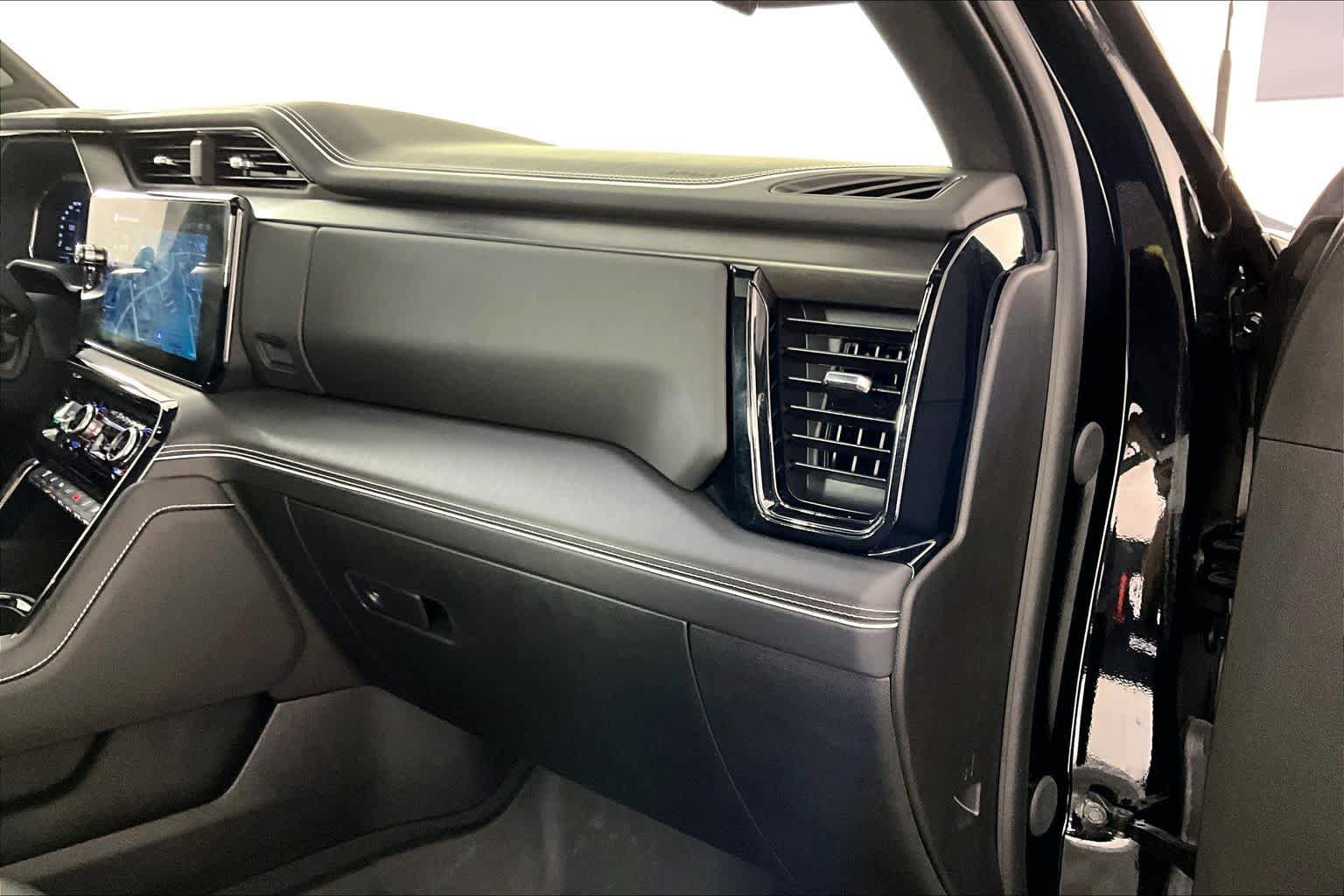 Certified 2025 GMC Sierra 2500 AT4X w/ AT4X AEV Edition AWD/4WD image 18