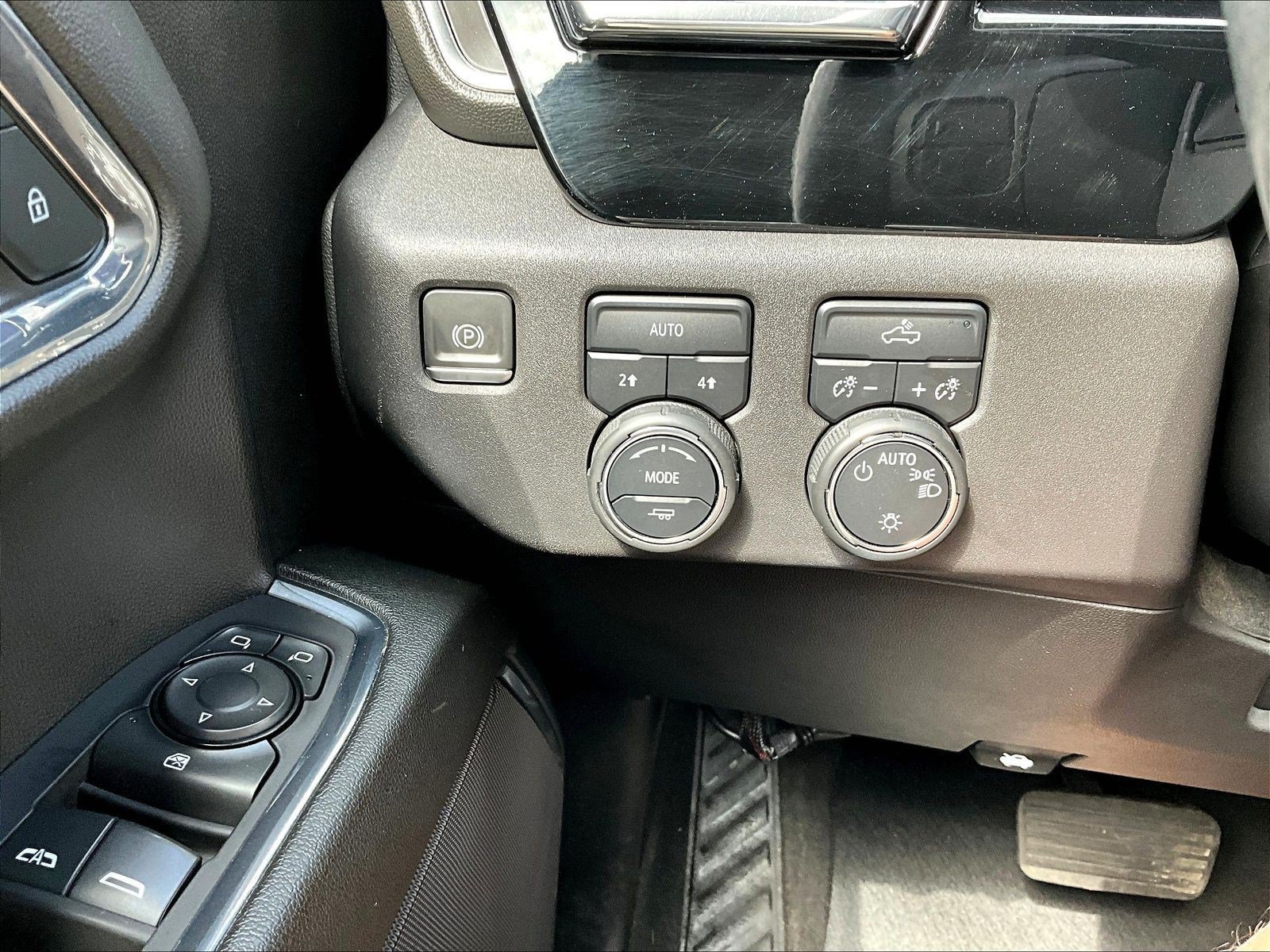 Used 2024 Chevrolet Silverado 1500 LT AWD/4WD image 36