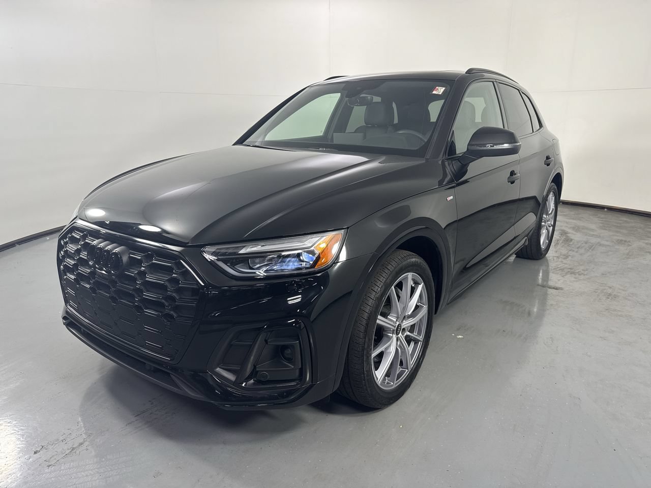 Used 2023 Audi Q5 e Premium Plus w/ Premium Plus Package AWD/4WD image 24