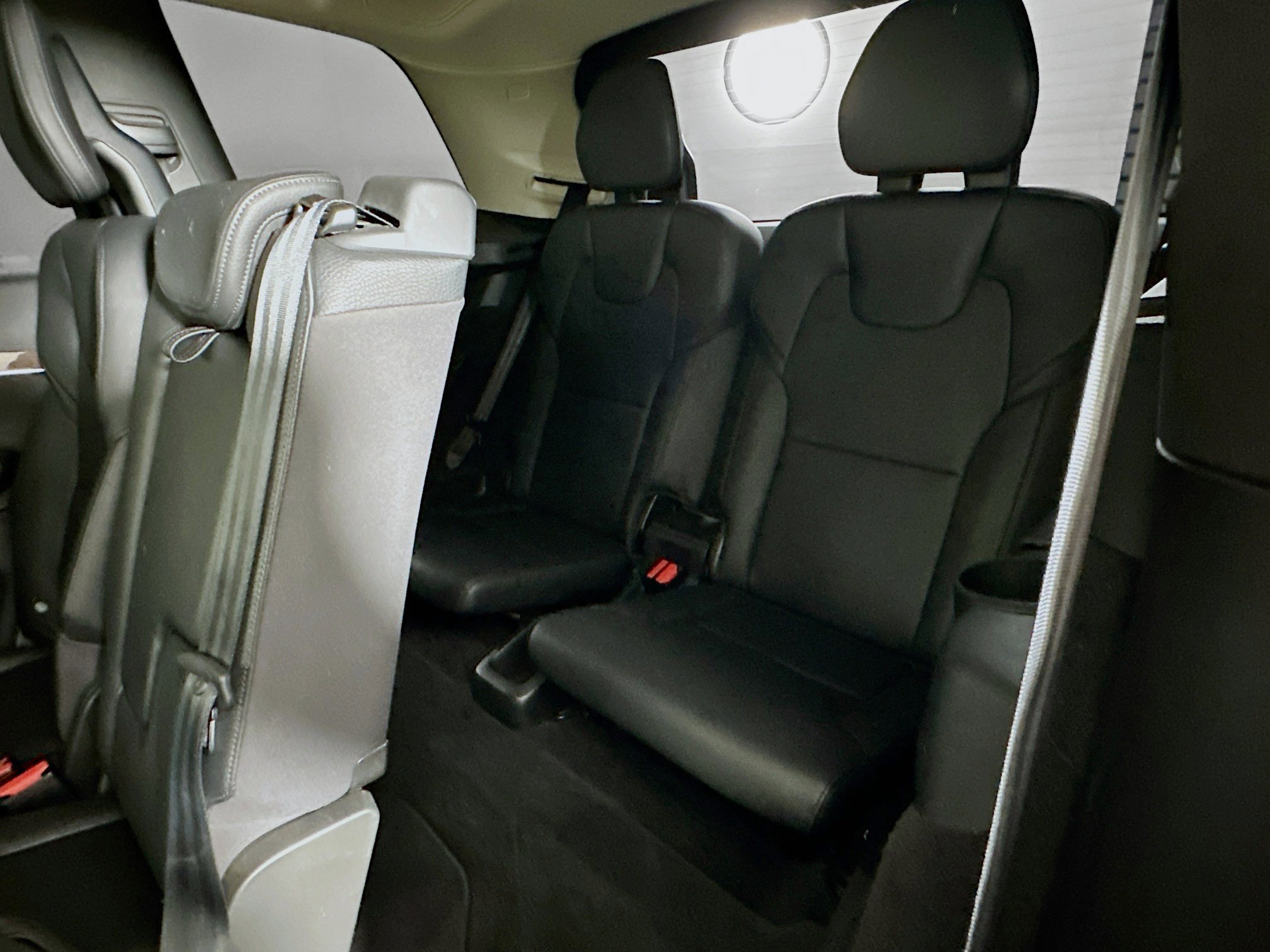 Used 2016 Volvo XC90 T6 Momentum w/ Momentum Plus Package image 30