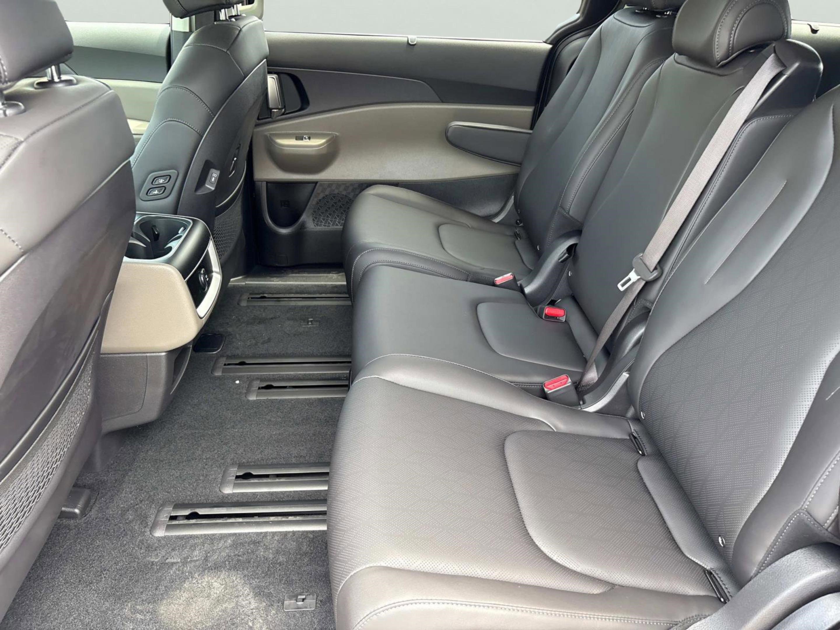 New 2026 Kia Carnival EX image 15