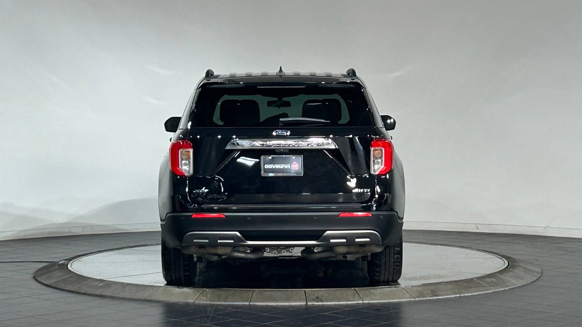Used 2022 Ford Explorer XLT w/ Equipment Group 202A AWD/4WD image 8