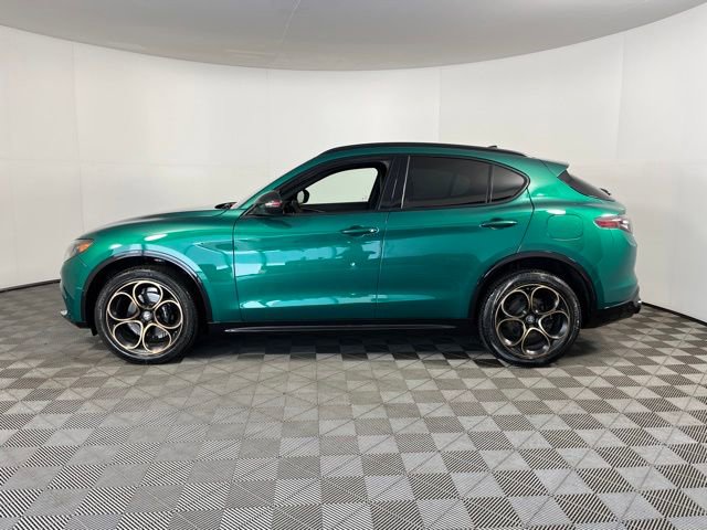 Used 2025 Alfa Romeo Stelvio Sprint AWD/4WD image 4