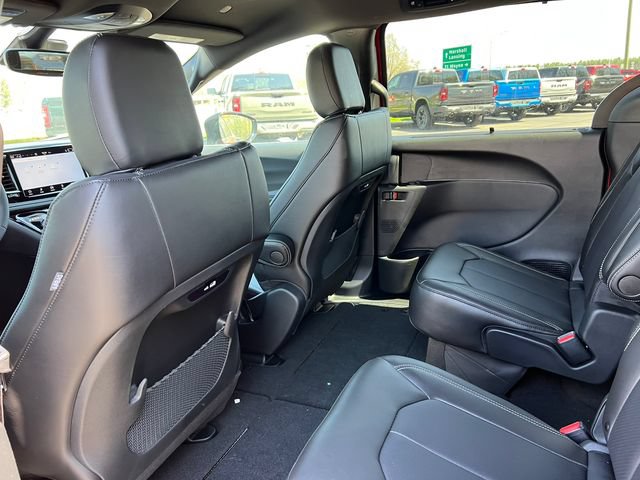 New 2026 Chrysler Pacifica Select FWD image 33