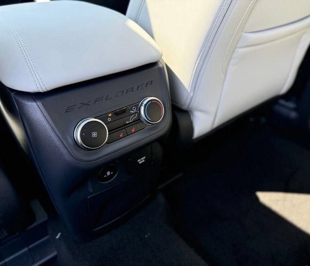 New 2026 Ford Explorer Platinum w/ LUX Leather Package AWD/4WD image 30