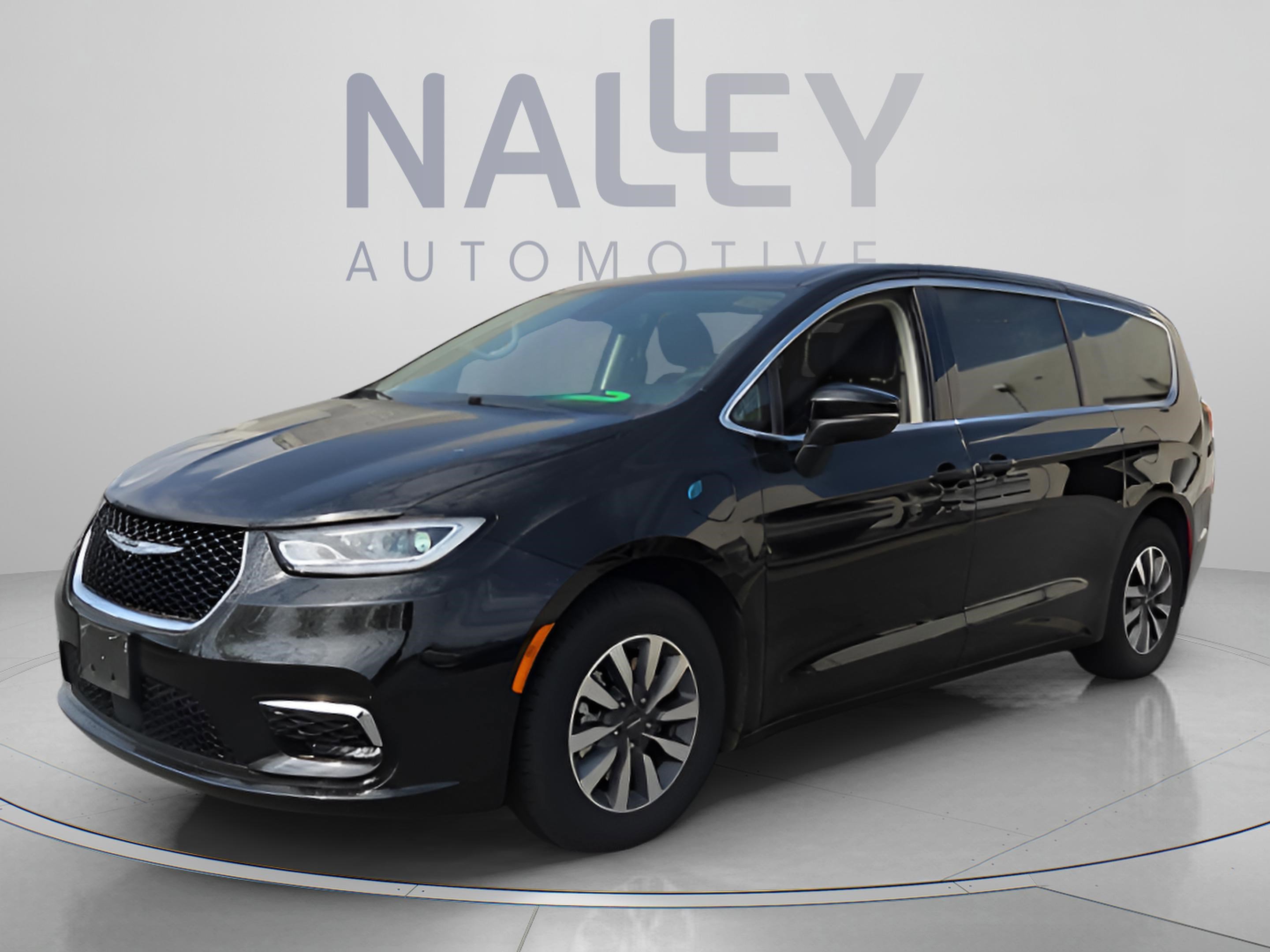 Used 2023 Chrysler Pacifica Touring-L