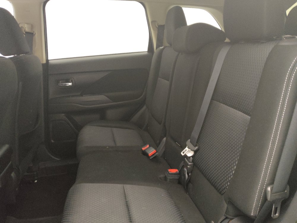 Used 2018 Mitsubishi Outlander ES image 18