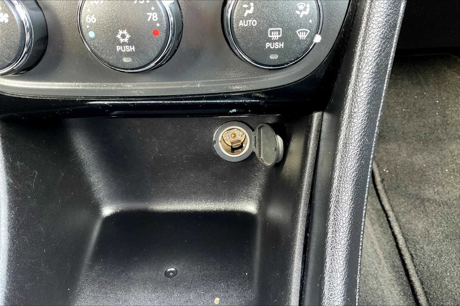 Used 2013 Chrysler 200 Touring image 34