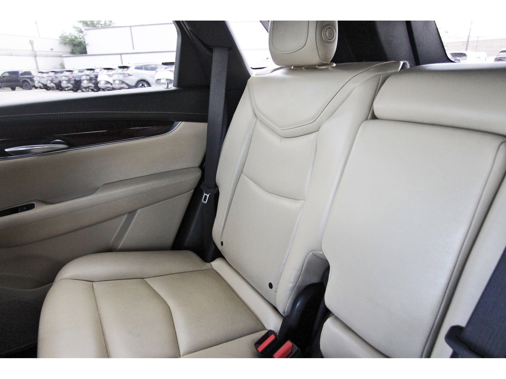 Used 2017 Cadillac XT5 Luxury w/ Driver Awareness Package image 14