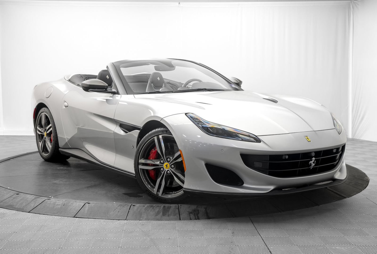 Used 2019 Ferrari Portofino RWD image 1