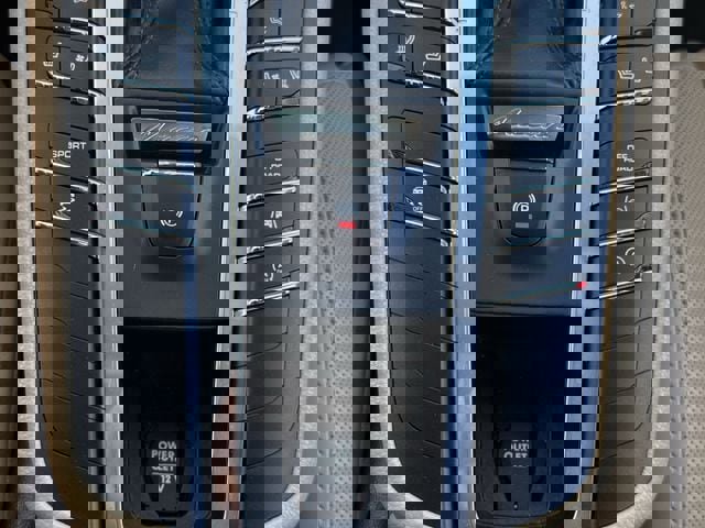 Used 2018 Porsche Macan S w/ Premium Package Plus image 19