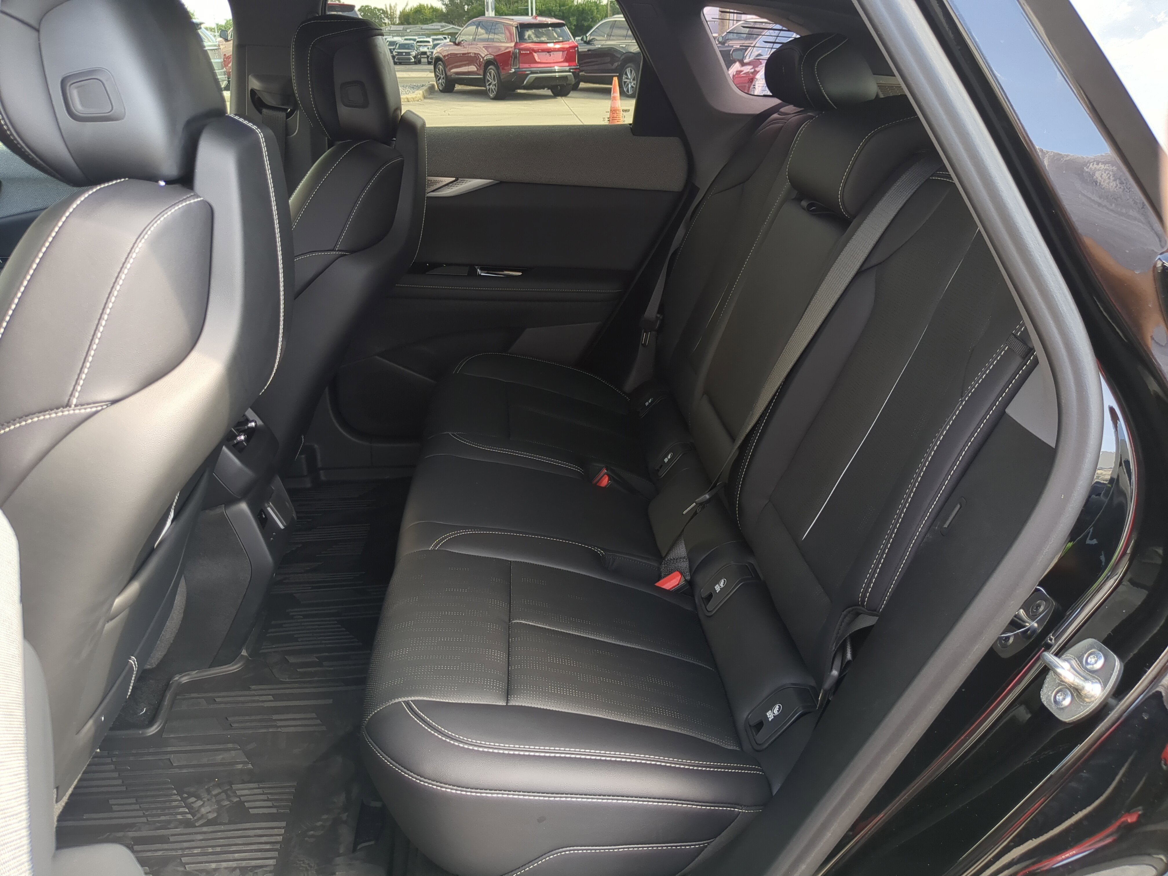 New 2025 Cadillac Optiq Luxury 2 image 16