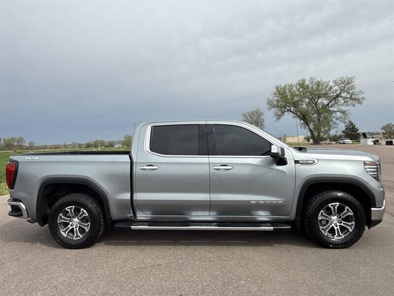 Used 2023 GMC Sierra 1500 SLT w/ SLT Convenience Package AWD/4WD image 9