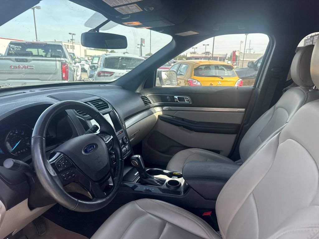 Used 2019 Ford Explorer XLT w/ Equipment Group 202A FWD image 7