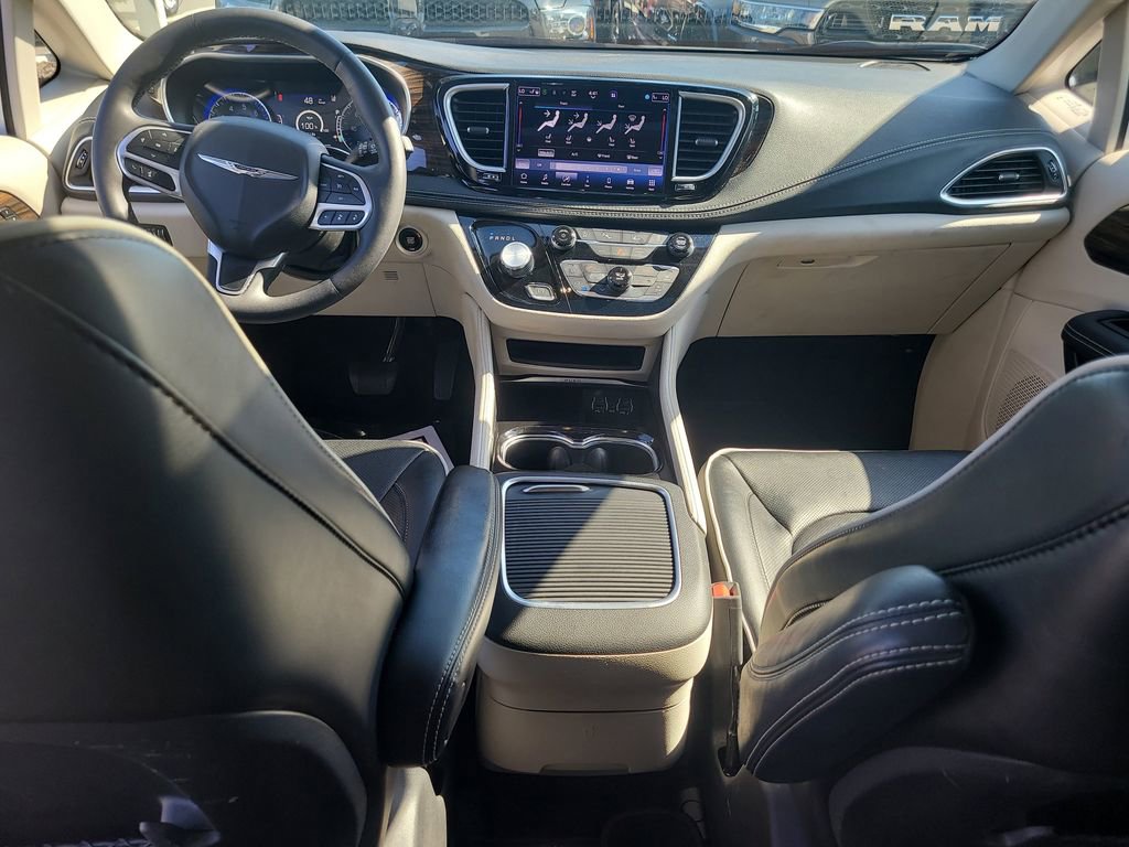 Used 2023 Chrysler Pacifica Limited image 14