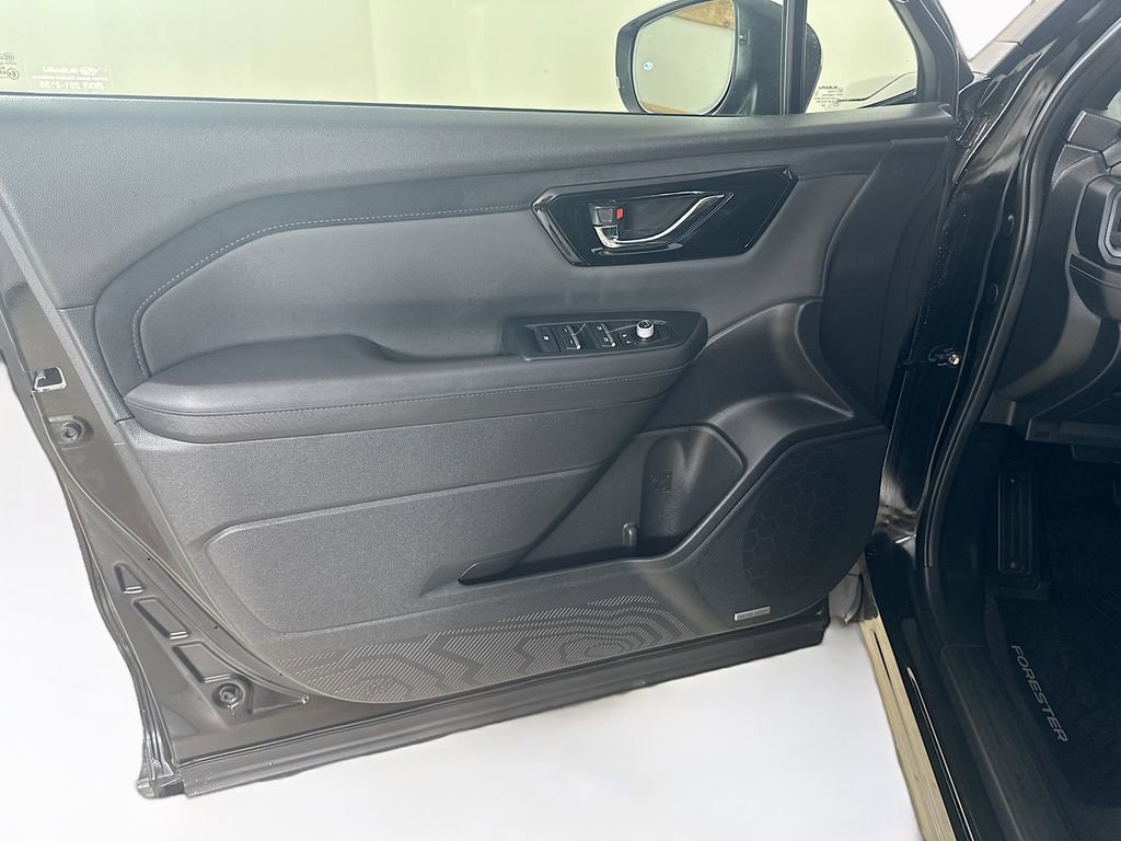 Certified 2025 Subaru Forester Limited w/ Popular Package AWD/4WD image 11