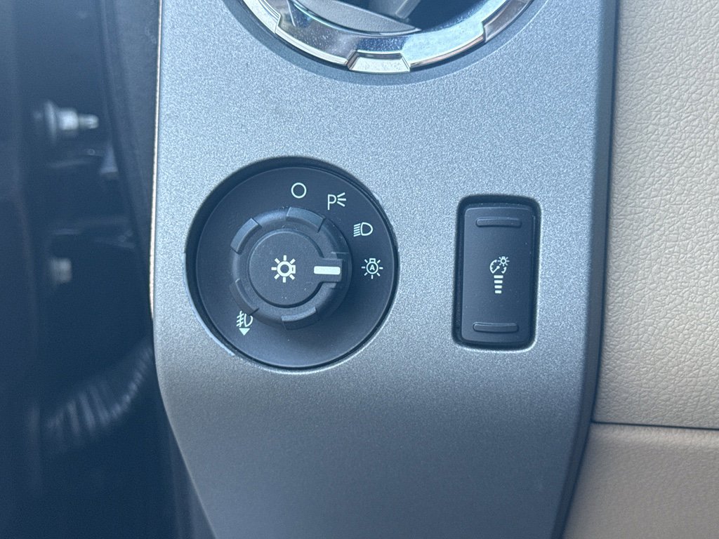 Used 2012 Ford F250 Lariat w/ Lariat Interior Pkg image 12