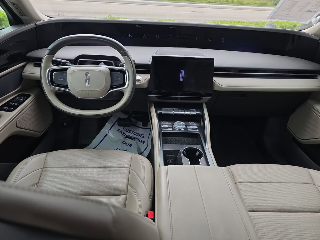 Used 2024 Lincoln Nautilus Premier image 14