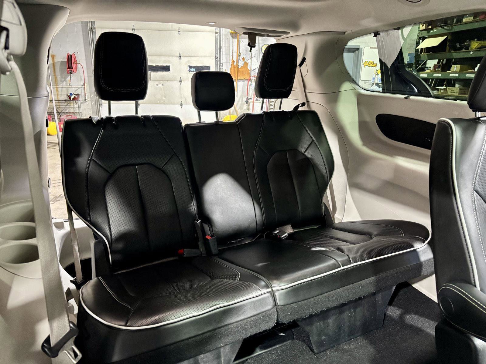 Used 2022 Chrysler Pacifica Limited image 15