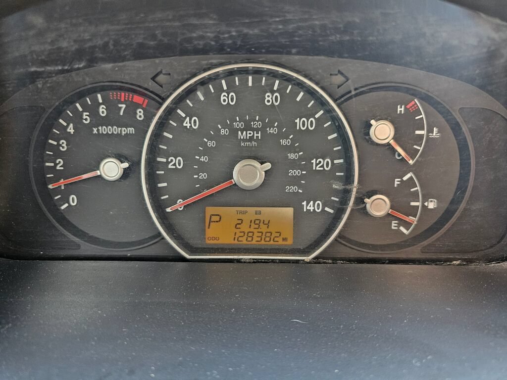Used 2009 Kia Rondo LX FWD image 21