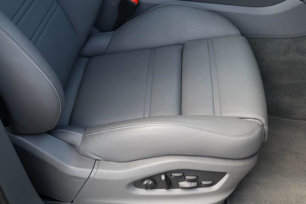Used 2023 Porsche Cayenne GTS image 29