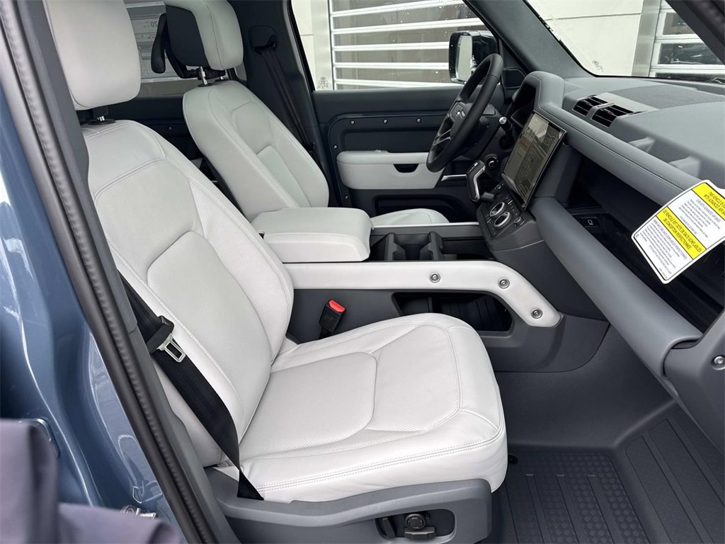 New 2026 Land Rover Defender 110 X-Dynamic SE image 8