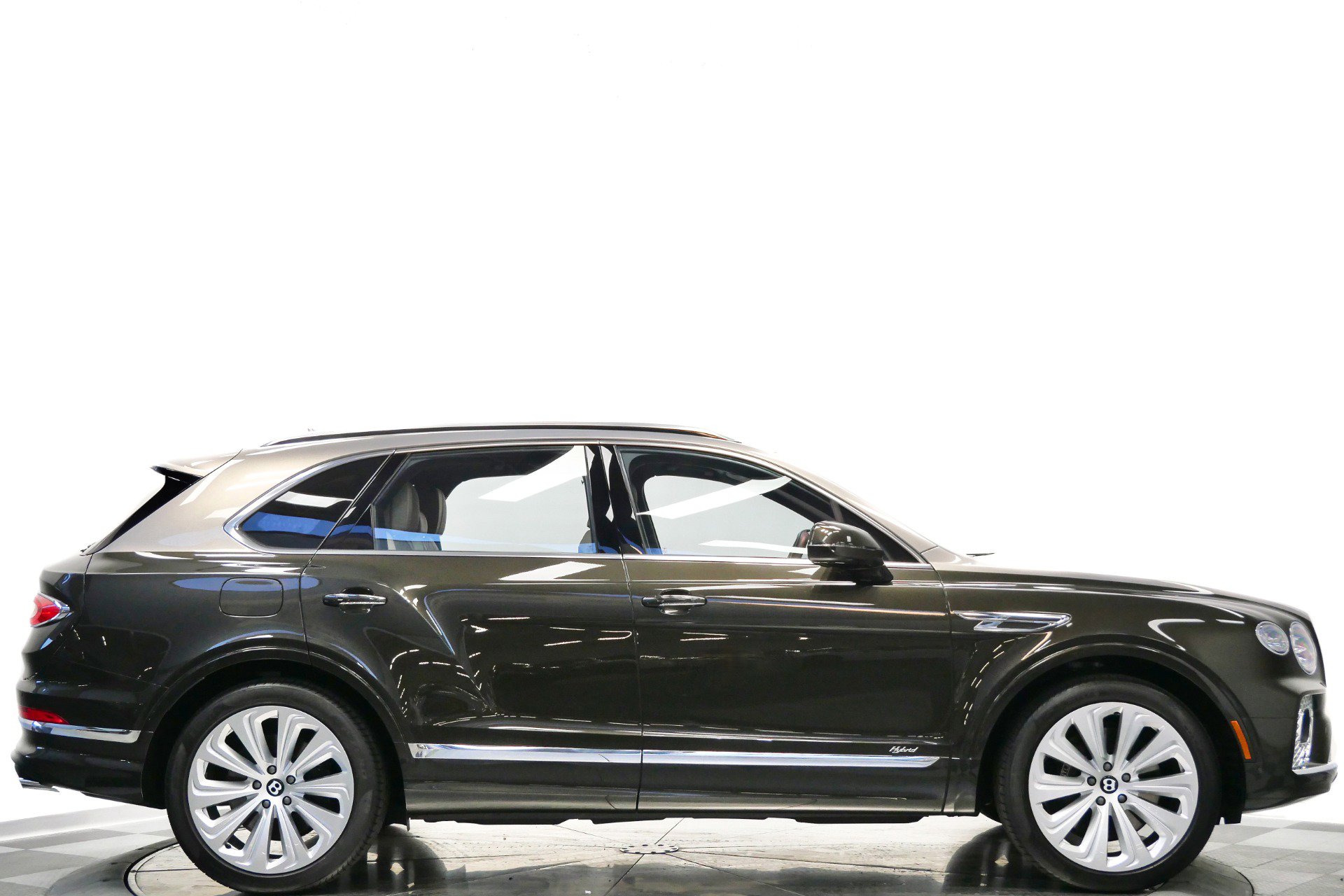 Used 2021 Bentley Bentayga Plug-In Hybrid image 2